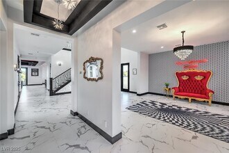 Building Photo - 282 E Maulding Ave