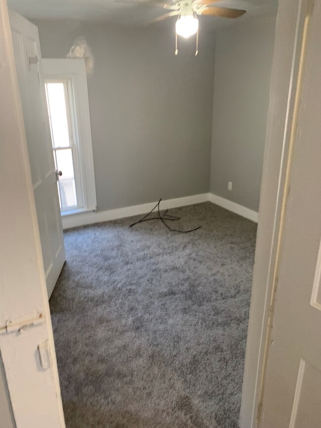 Building Photo - 13 S Main St