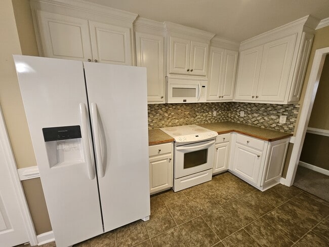 Building Photo - 203 Towbridge Ln