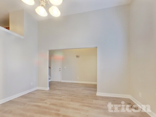 Building Photo - 645 Belgium Dr