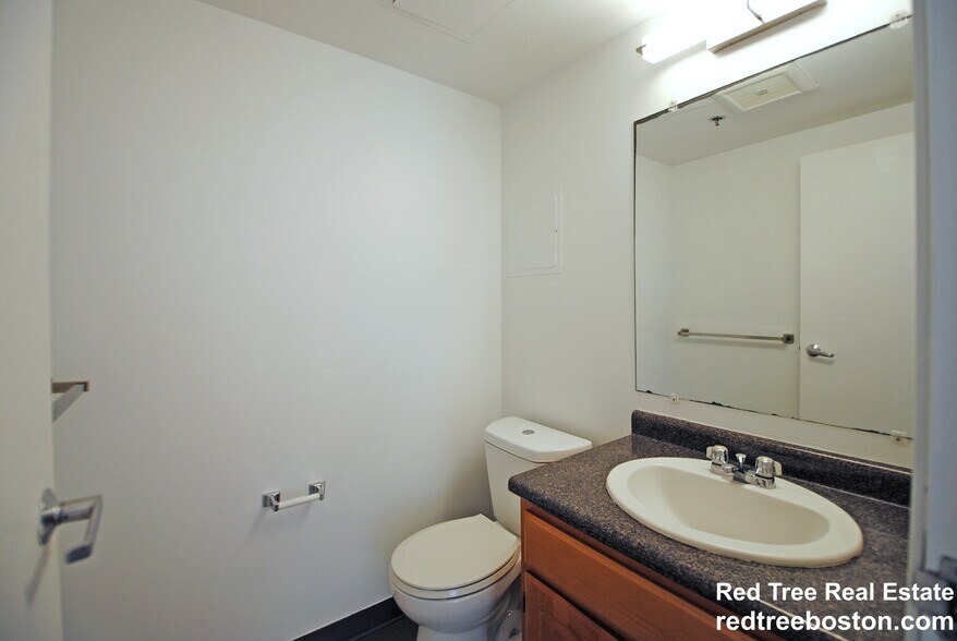 Building Photo - 5 Pine St