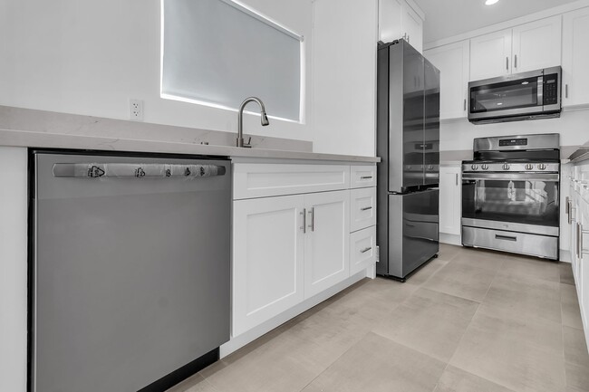 Building Photo - 1155 W Exposition Blvd