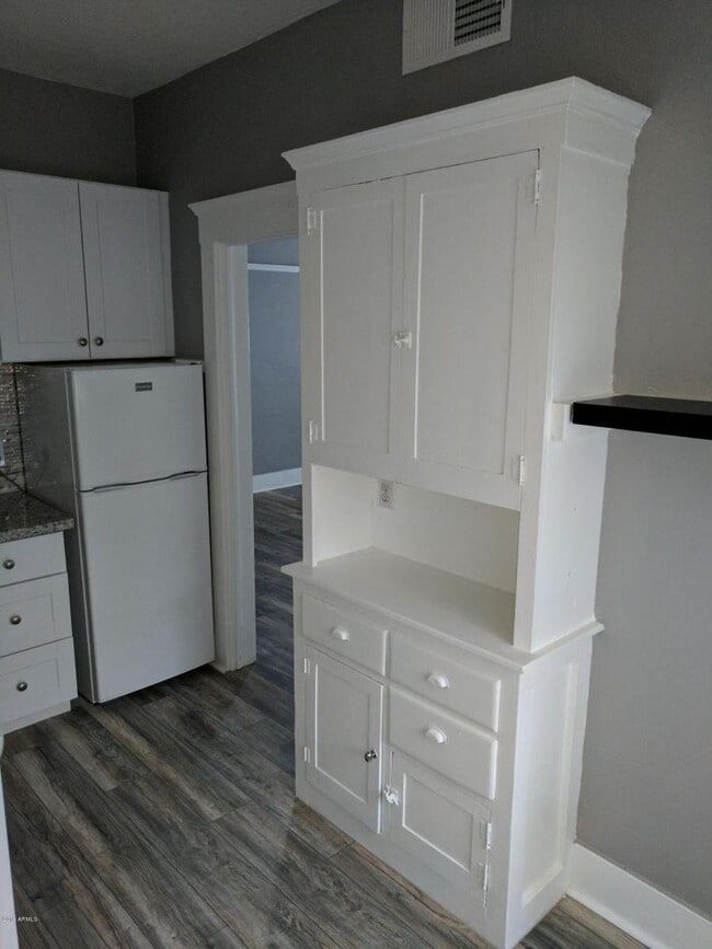 Building Photo - 1117 N 5th St