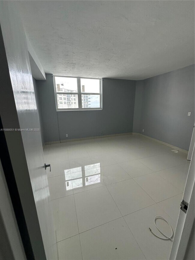 Building Photo - 3001 S Ocean Dr