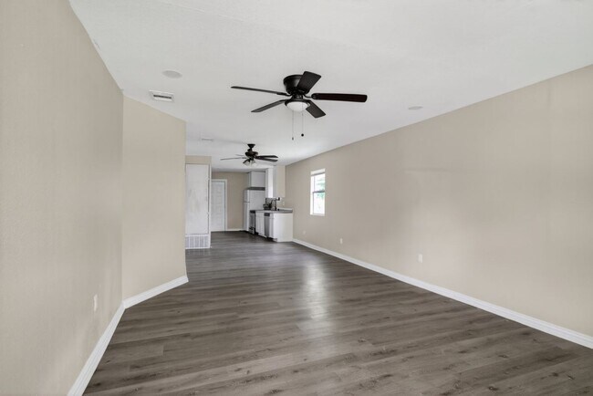 Building Photo - 2520 Hickory St