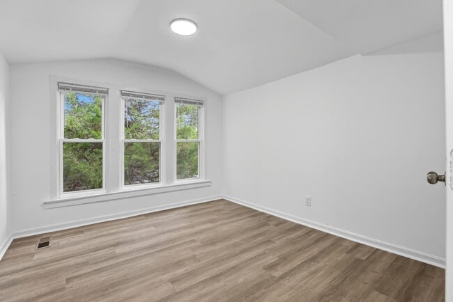 Building Photo - 3802 Parkwood St