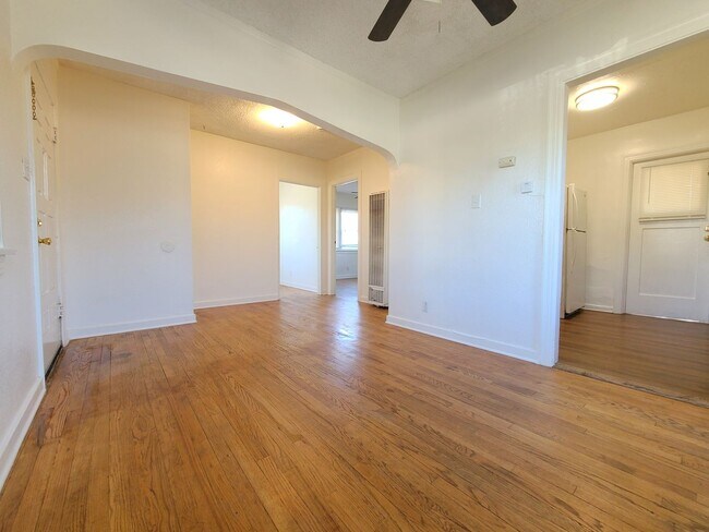 Building Photo - 1607 Clay St