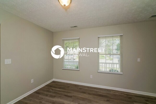 Building Photo - 4 Bedroom Pet-Friendly Home in JEFFERSONVILLE, IN with Main Street Renewal