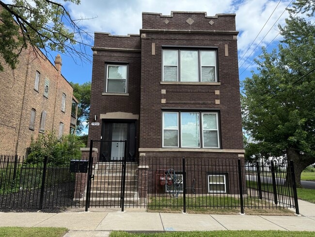 Primary Photo - 7959 S Escanaba Ave