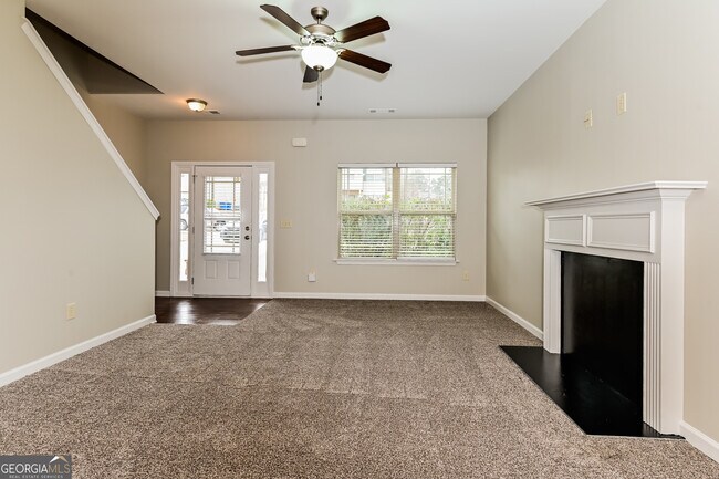 Building Photo - 633 Stevens Pl