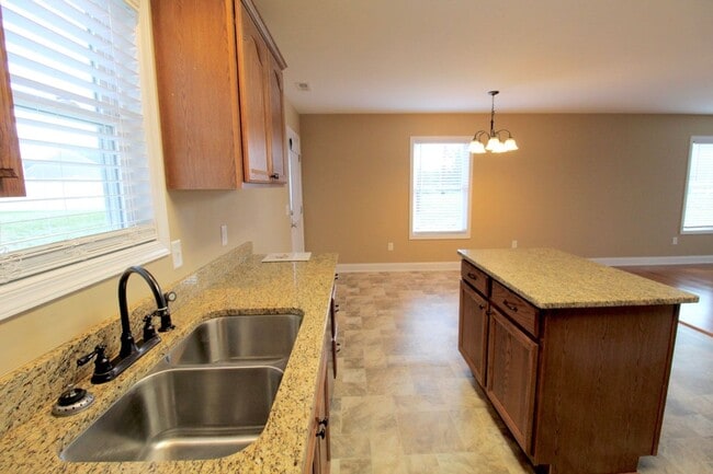 Building Photo - 800 Carson Cir