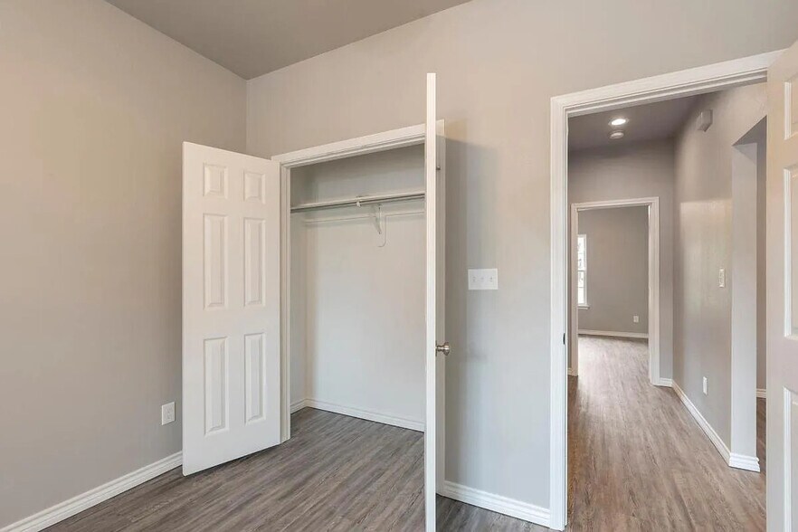Generous closet space - 523 North St