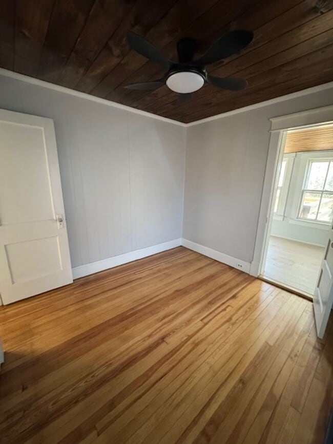 Building Photo - Renovated single family in downtown Lexington