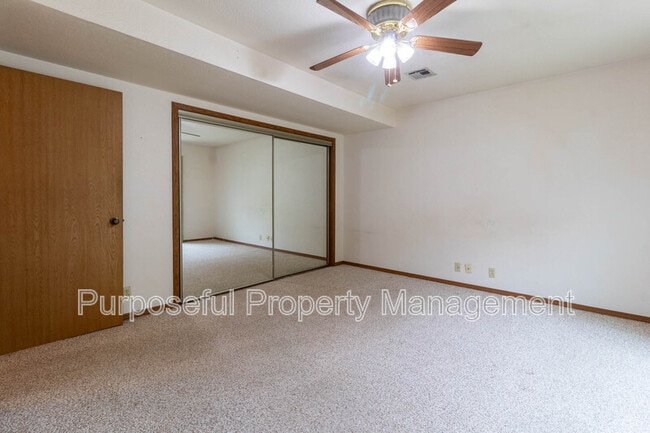 Building Photo - 216 N Fretz Ave