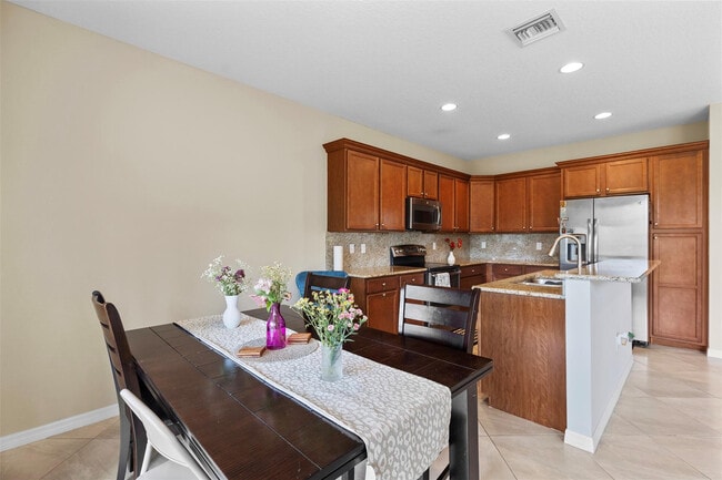 Building Photo - 5224 SW 77th Way