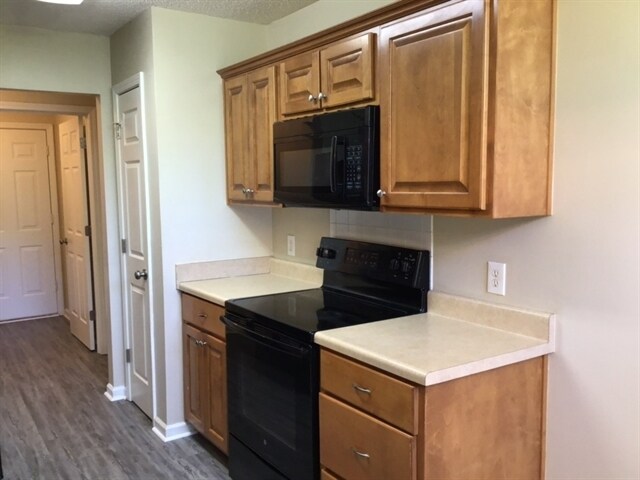 Building Photo - 139 W Tisbury Ln