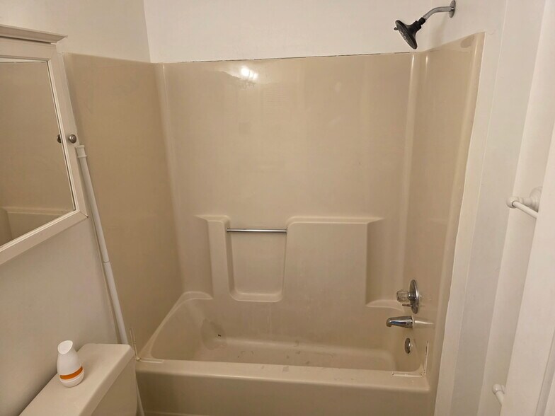 Building Photo - 131 Freedom Ct