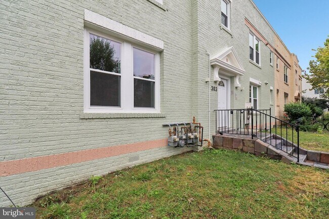 Building Photo - 303 Seaton Pl NE