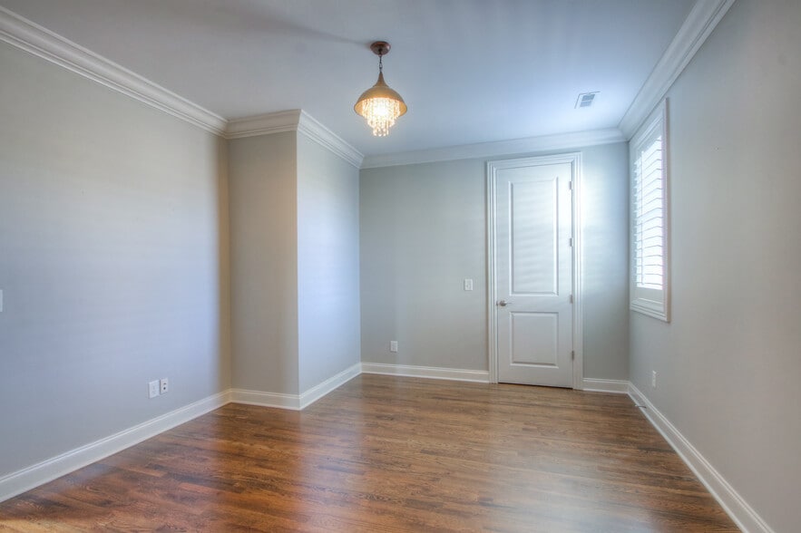 Building Photo - 9112 Keats St