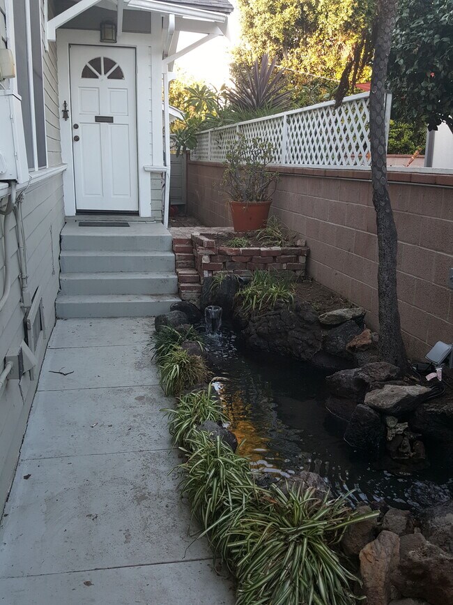 Building Photo - 2817 E Broadway