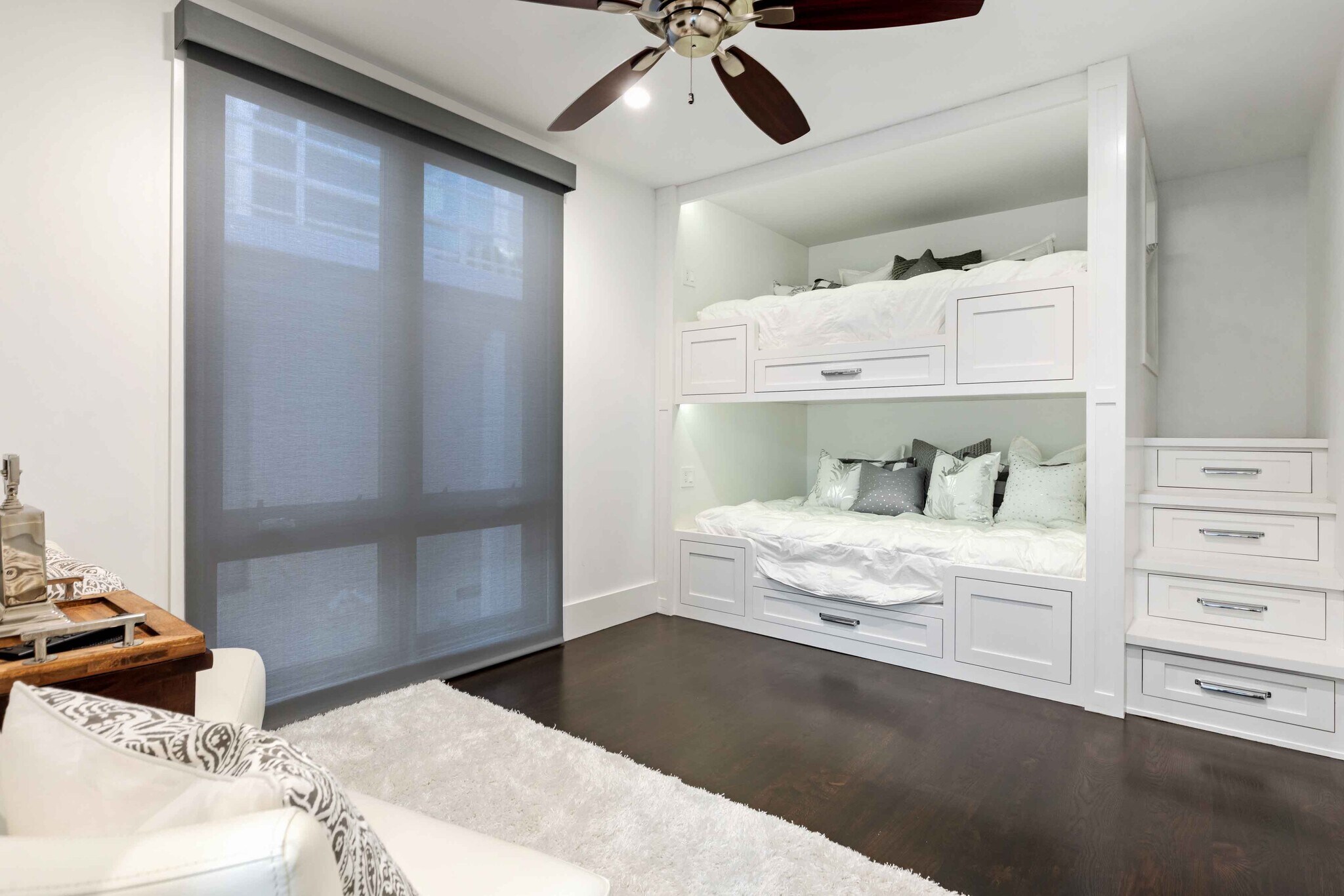 Building Photo - 716 Manhattan Ave