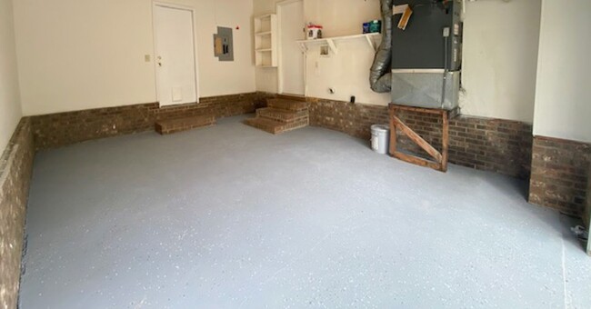 Building Photo - Quiet Neighborhood  3 bedroom, 2 bath, 1 c...