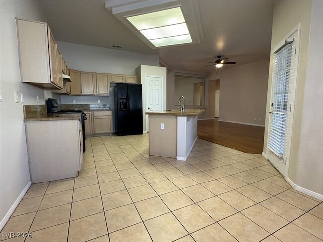 Building Photo - 8625 Desert Bird Dr