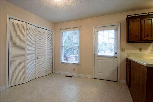 Building Photo - 204 Turnbrook Ln
