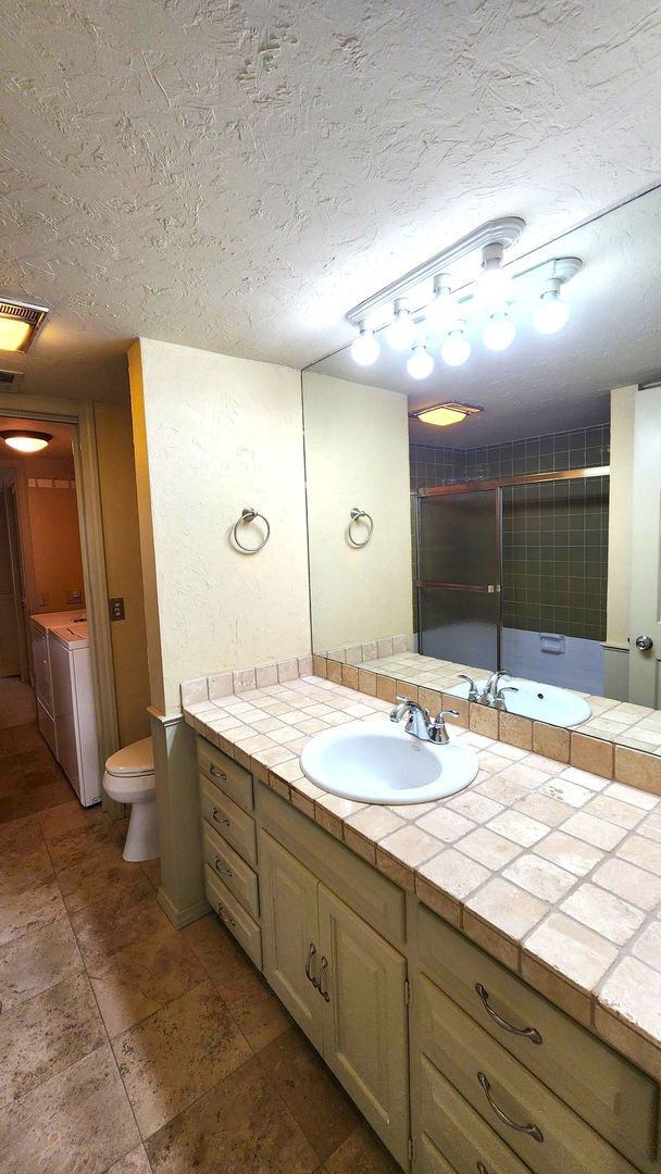 Building Photo - 3 Bed 2 Bath Townhome in Lakehurst Add NW OKC
