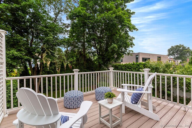 Building Photo - 9 Center Rd