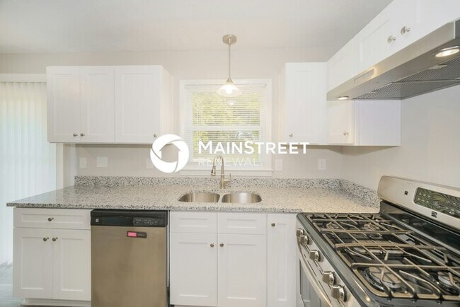 Building Photo - 4 Bedroom Pet-Friendly Home in Conyers, GA with Main Street Renewal