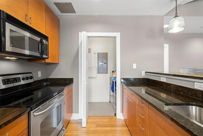 Building Photo - 1010 Central Ave N