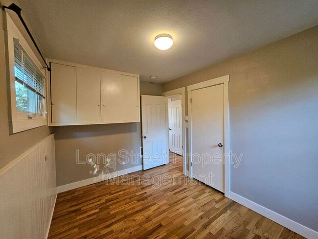 Building Photo - 11870 SW Park Way