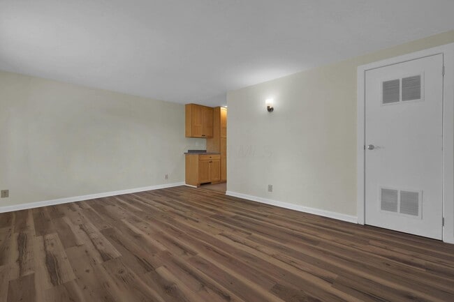 Building Photo - 470 Amesbury Dr