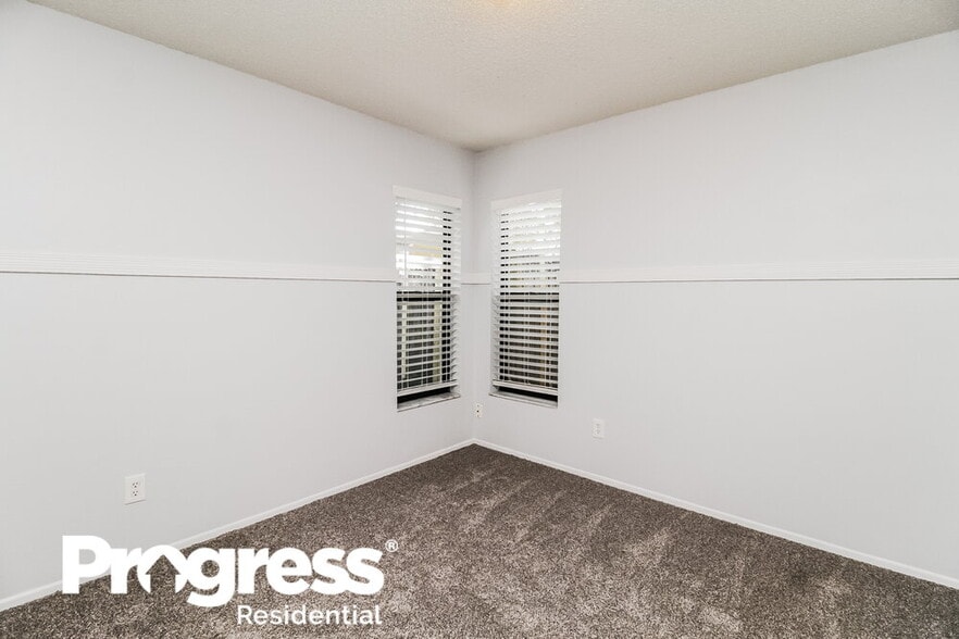 Building Photo - 1055 Alpug Ave