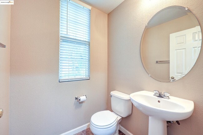 Building Photo - 220 Whispering Oaks Ct