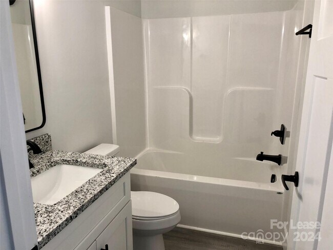 Building Photo - 413 2nd St Pl SE