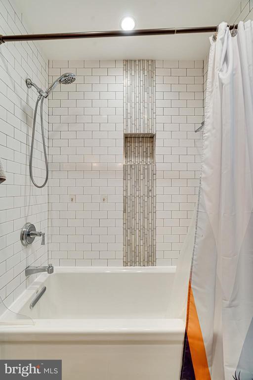 Building Photo - 7606 Jervis St