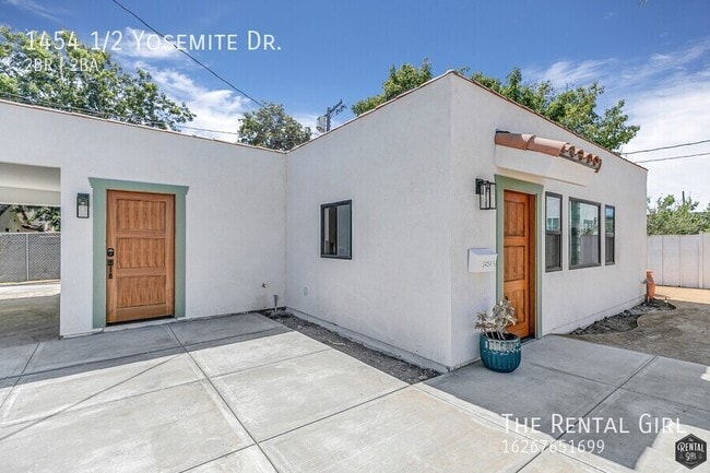 Building Photo - 1454 1/2 Yosemite Dr.-