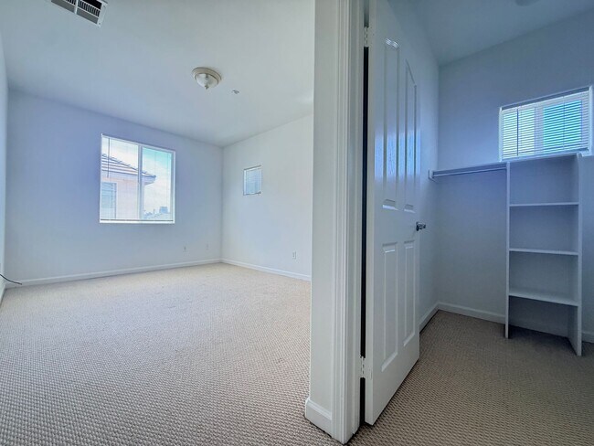 Building Photo - 2054