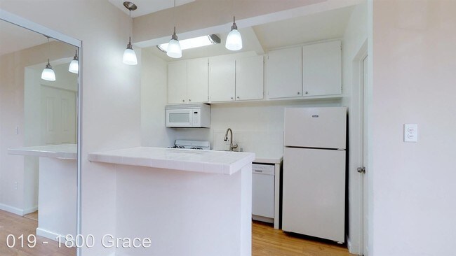 Interior Photo - 1800 Grace Ave