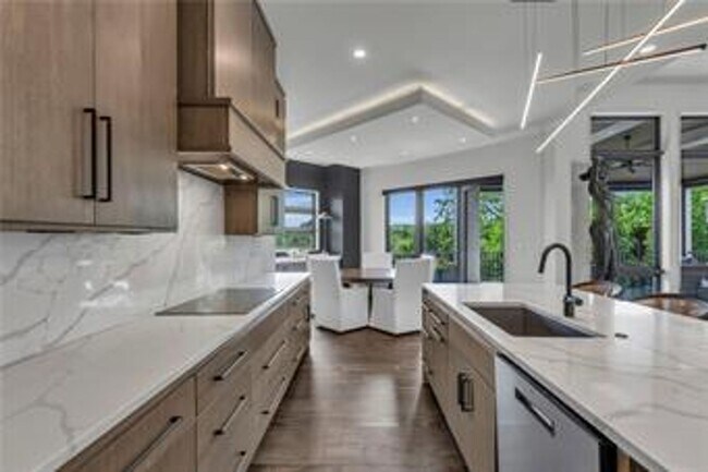 Building Photo - {5842} Luxury Rental in Forrest Ridge Esta...