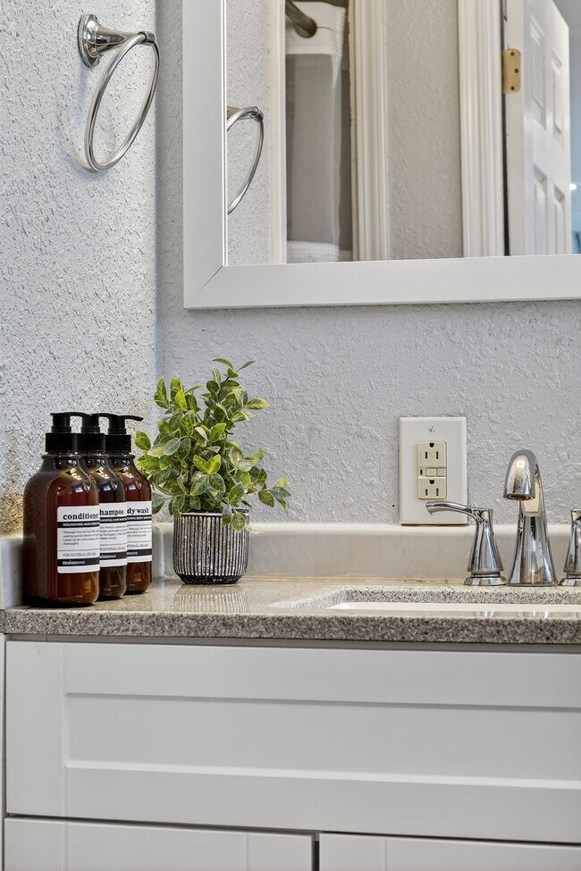 Building Photo - 1004 Airport Blvd