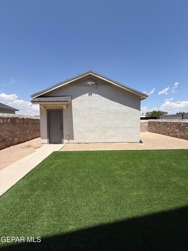 Building Photo - 14655 Pebble Hills Blvd