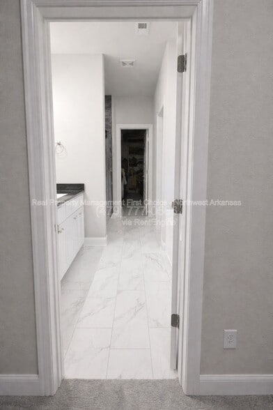 Building Photo - 431 Linda Ln