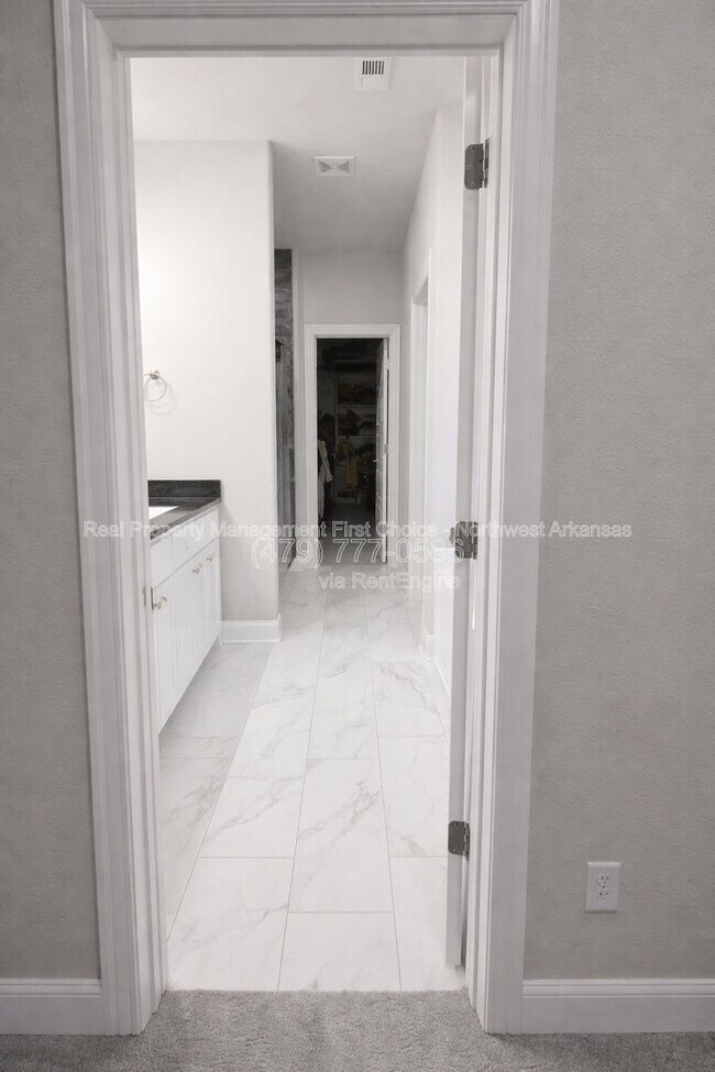 Building Photo - 431 Linda Ln