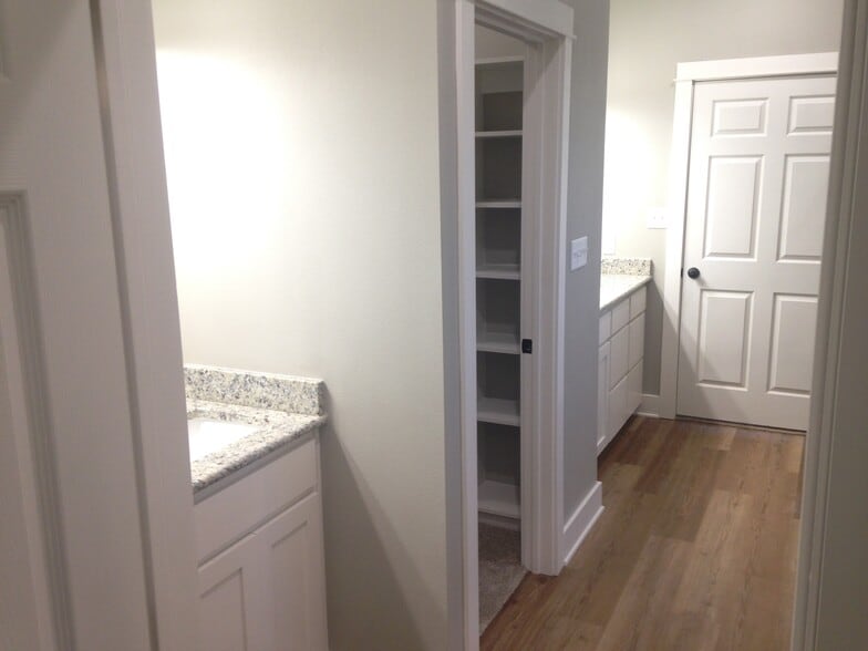 master bath - 308 Candlewood Cir