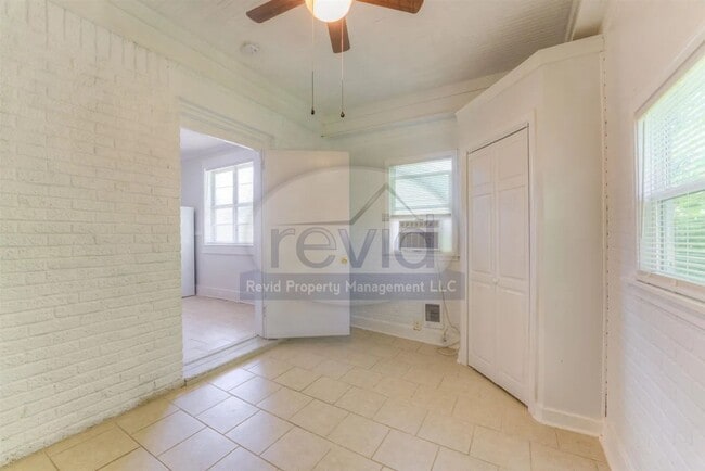 Building Photo - 806 Maury St