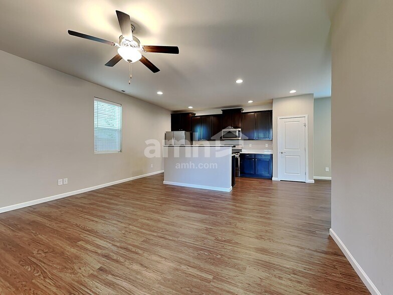 Building Photo - 945 Riggs Dr E