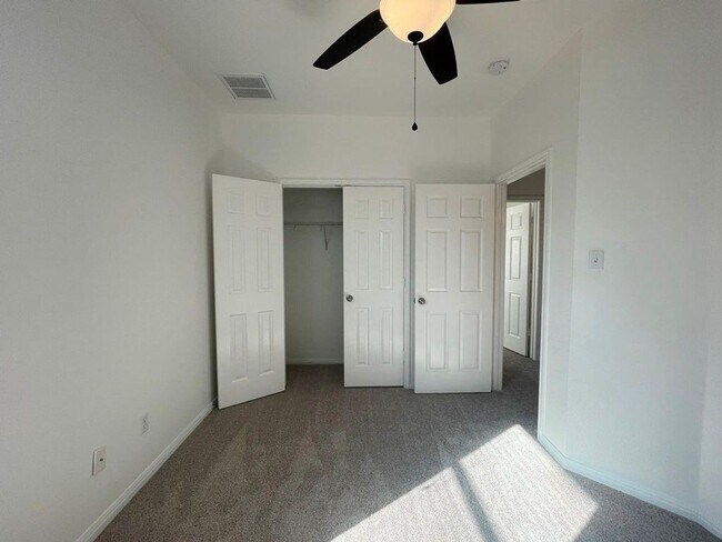 Building Photo - Nice home available in Brookside Subdivision!